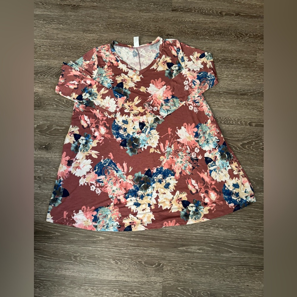 Floral tunic 🌸 💙